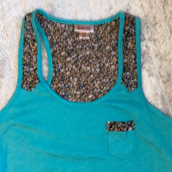 Mossimo tank top - Picture 2 of 4